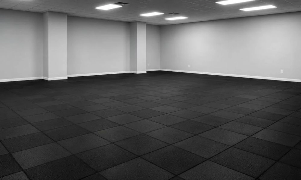 Black rubber floor tiles for indoor spaces