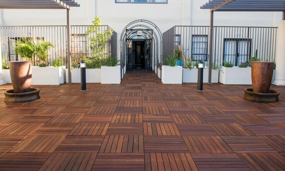 Dark wood deck tiles with white stones