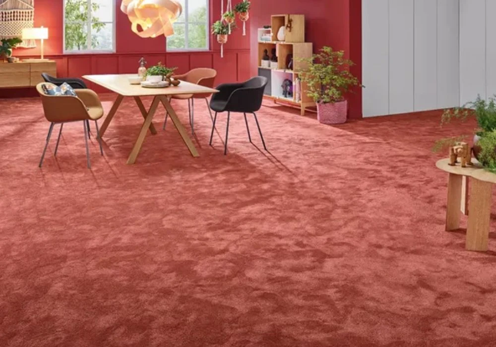 Terracotta wool carpet in Dubai dining area