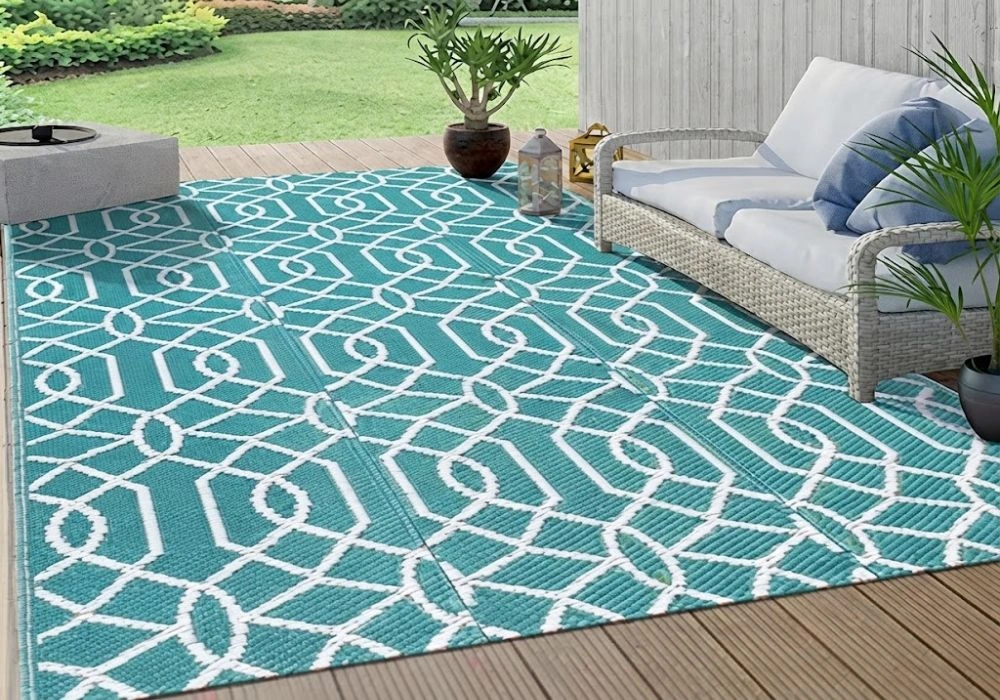 Teal and white geometric outdoor carpet